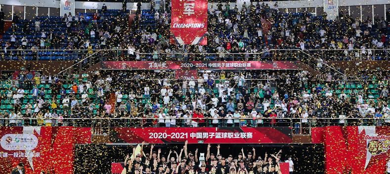 现在，又一年快要结束了，他们陷入循环之中，努力毫无成果。